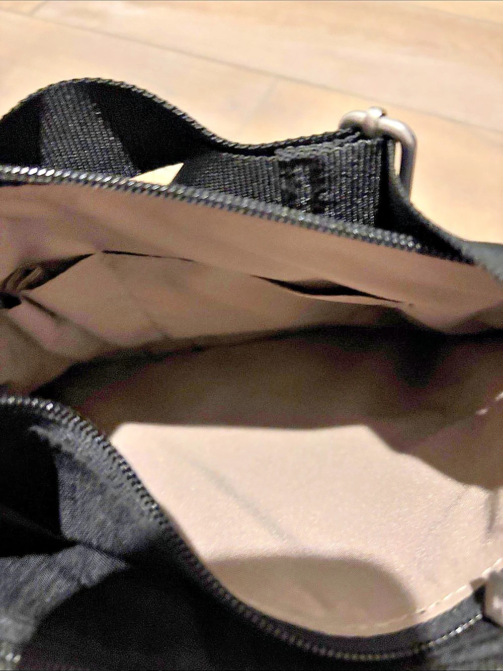 Baggallini Black Shoulder Bag - Picture 3 of 4